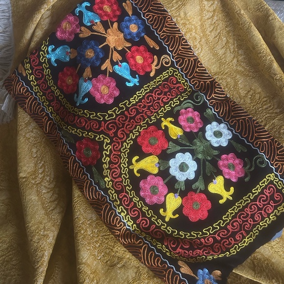 Fabulous Embroidered Pillow Cover, Bright Multicolor & Black Velvet. 15.5 x 25.5 - Picture 4 of 9